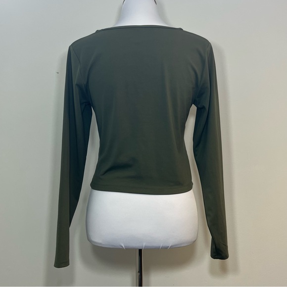 •new• ALL IN MOTION Flex Shirred Top - Picture 4 of 7